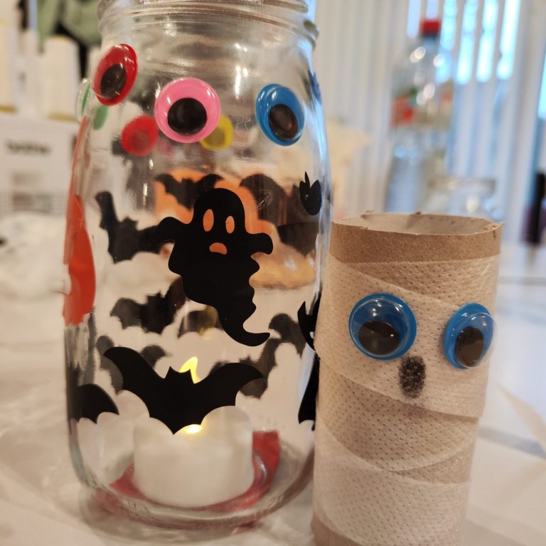 Basteln mit alten Gläsern und Klopapierrollen für Halloween